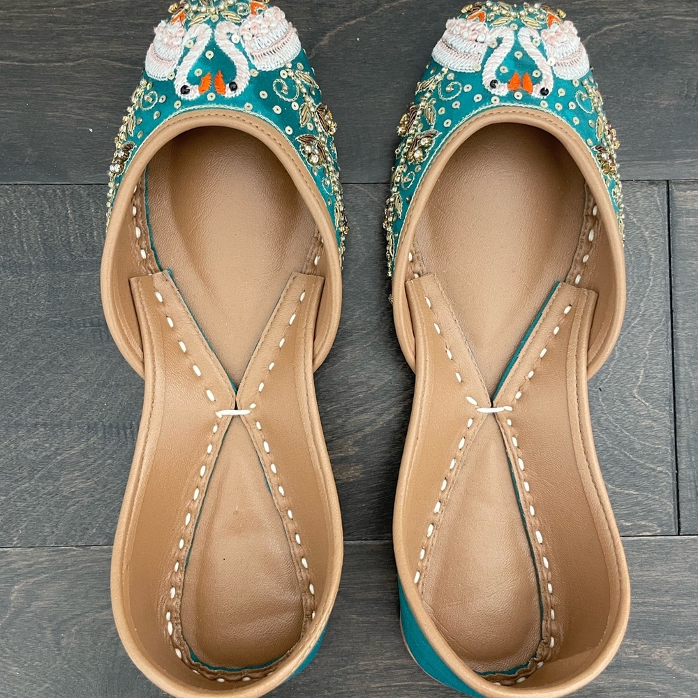 Embroidered Kissing Flamingo Teal Women's Flats